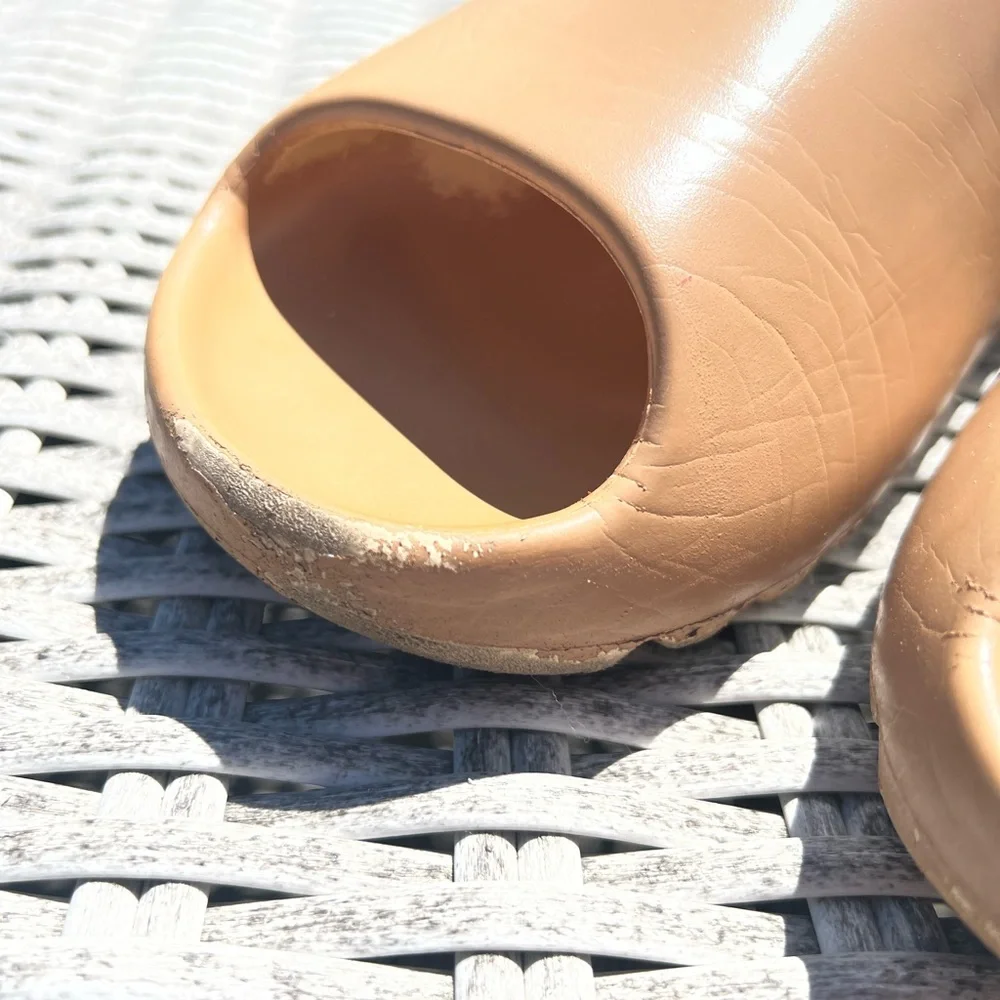 ✨LAST CHance ✨Faux Yeezy Slides Size 37/7